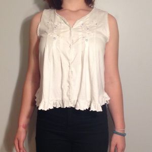 White embroidered shirt with 4 buttons